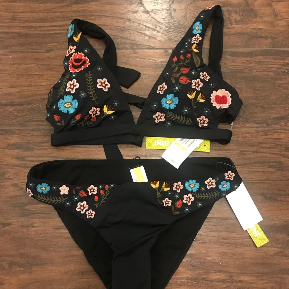 NWT Gianni Bini Embroidered Bikini Swimsuit